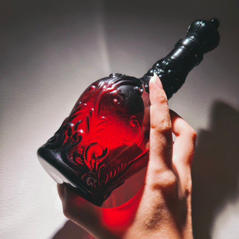 زجاجة ويسكي زجاجية على شكل قلع - مراجعة Bloodborne Cosplay Prop وسعره