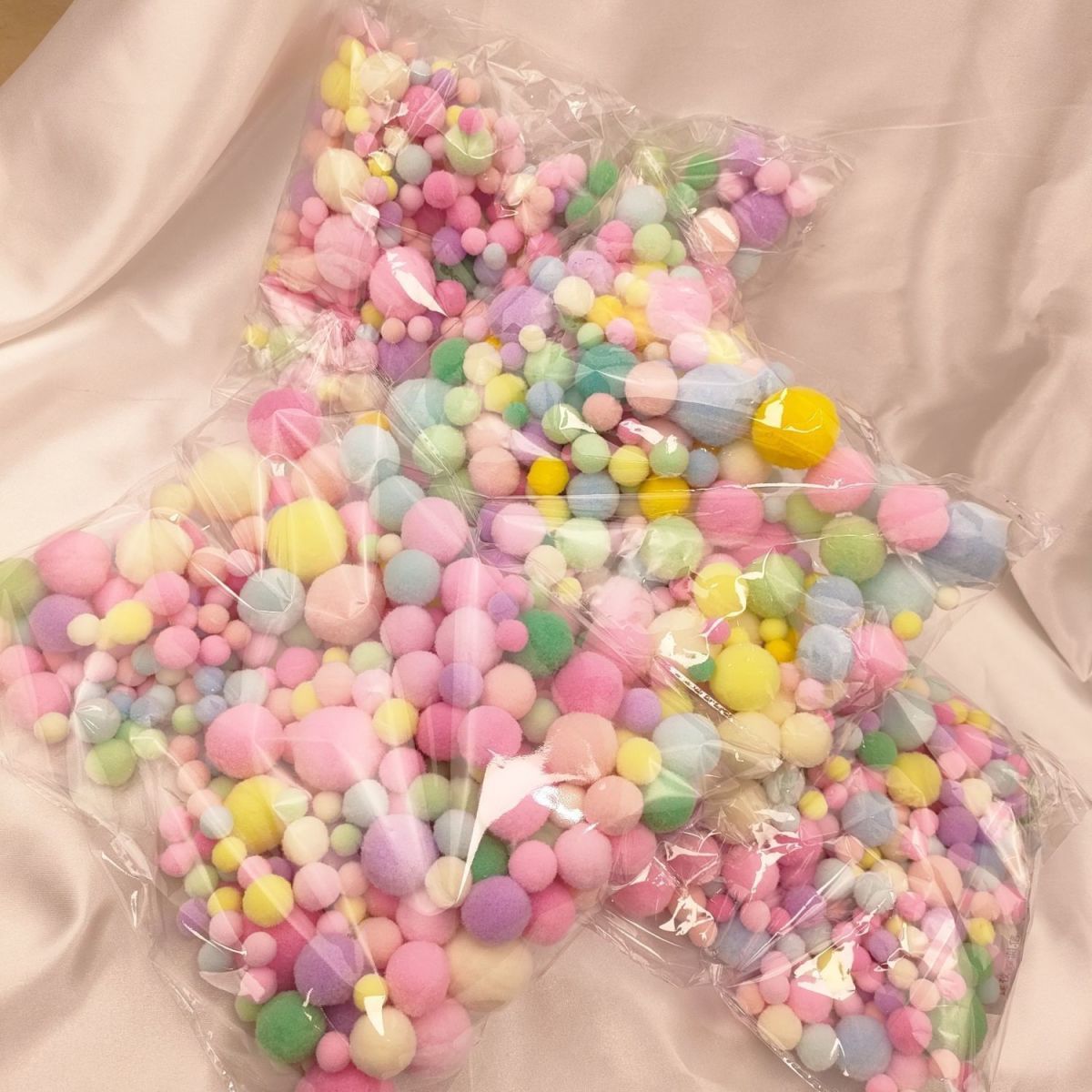 كرات بوم بومز ناعمة ومرنة بألو - مراجعة Cosplay Prop Diy وسعره