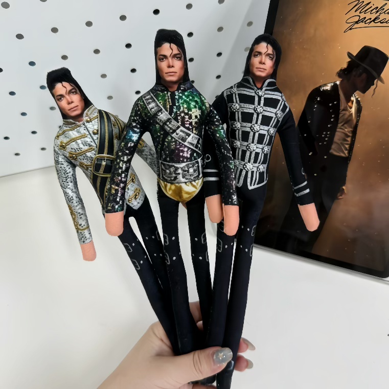 دمية مايكل جاكسون الجديدة لعام - مراجعة Evoker Cosplay Prop وسعره
