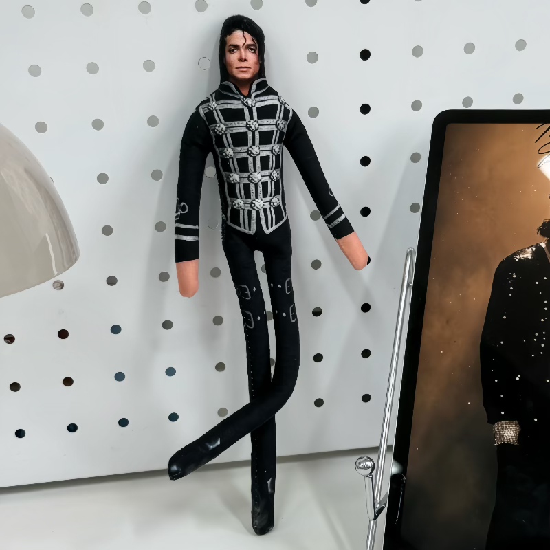 دمية مايكل جاكسون الجديدة لعام - مراجعة Evoker Cosplay Prop وسعره