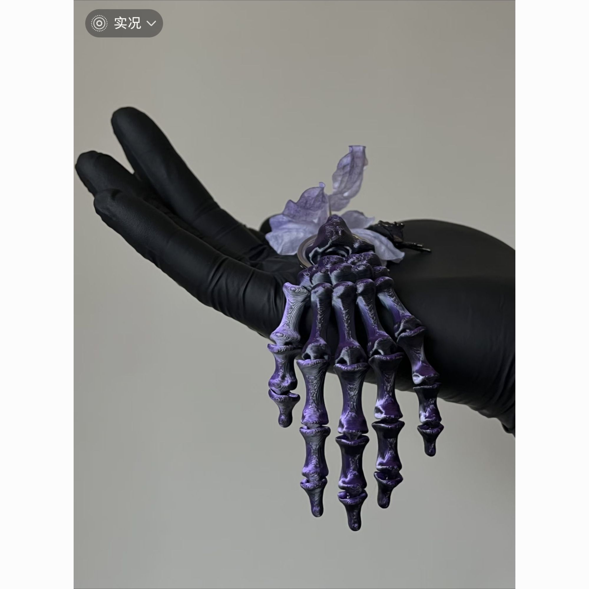قلادة بتصميم يد الهيكل العظمي  - مراجعة Cosplay Prop Designer وسعره